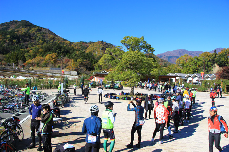 広大な富士川クラフトパークに設けられたエイドステーション