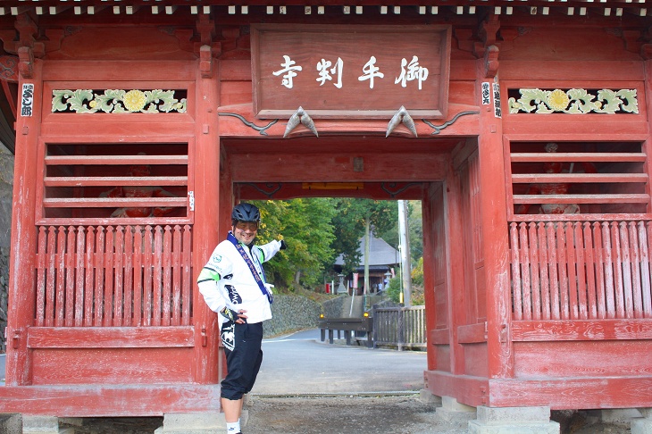 久昌寺は山門と観音堂が道路1本挟んで離れて建っています