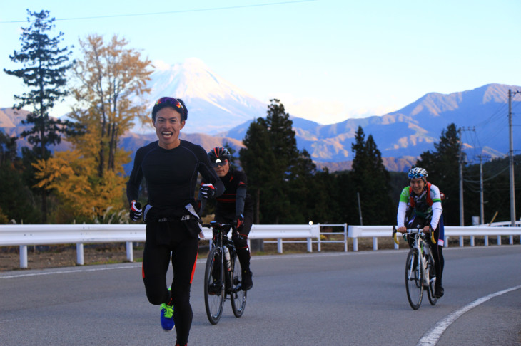 ランニングで自転車をごぼう抜きするエース栗原さん