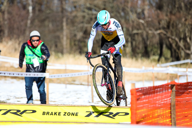 男子U23　シケインもバニーホップでクリアする織田聖（弱虫ペダルサイクリングチーム）