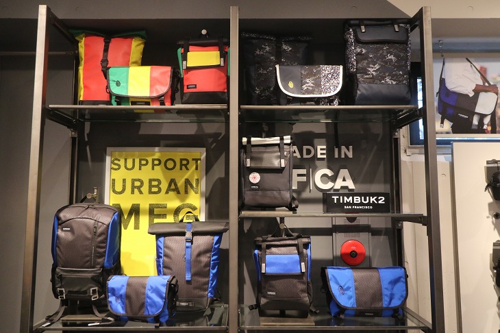 TIMBUK2のカスタムサービスFACTORY2の製品サンプル（写真は原宿店）