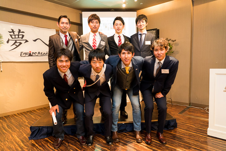 2018年 松田祥位はエカーズに加入（写真前列左から2番目:2017年エキップアサダ イヤーエンドパーティーにて）