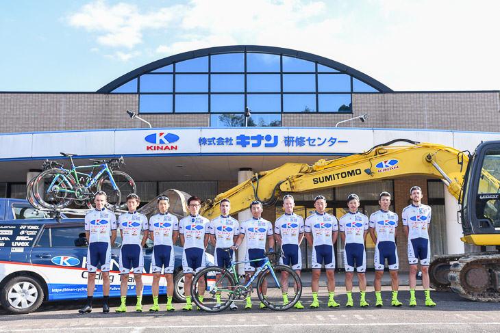 和歌山県新宮市を拠点に活動するキナンサイクリングチーム　スポンサーの株式会社キナンは重機リース会社