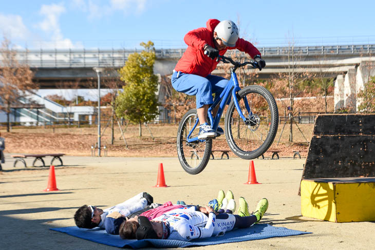 「おかっぴ」のマウンテンバイクショーも行われる