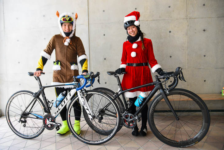 トナカイとサンタクロースのコスプレで走ったおふたり