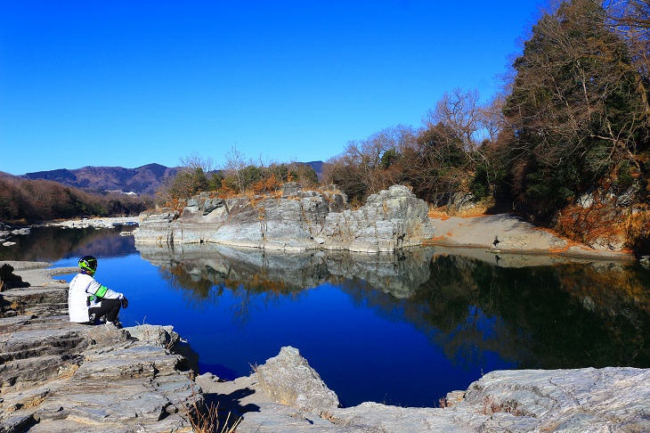 紅葉が落ちてしまった長瀞渓谷は人もまばらで穏やかな時間が流れます