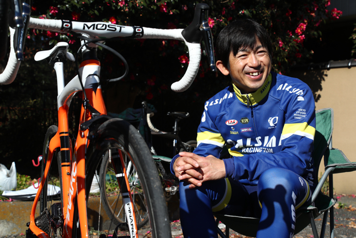 「エンデュランスを銘打っているけれど、レースでも全然使えます」「タイヤを23cから25cに履き替えるくらい接地感が向上する」小西裕介(なるしまフレンド)