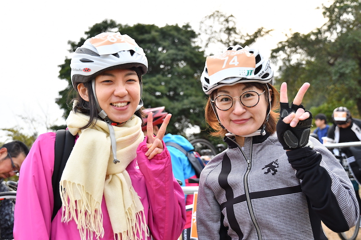 女性たちの参加も多く華やかな雰囲気