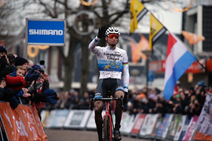 オランダ 圧勝したマテュー・ファンデルポール(オランダ、コレンドン・サーカス)
