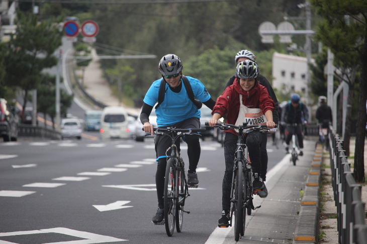 50kmのライドももう少しでフィニッシュ！背中を押してヒルクライムをクリア