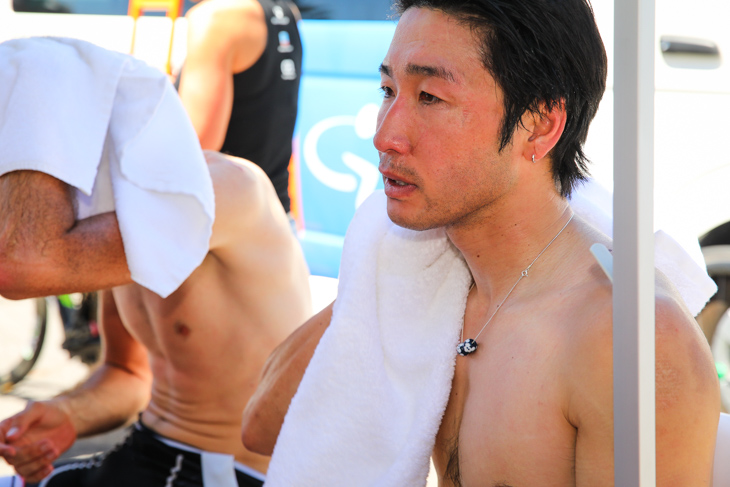 最高気温42度の灼熱ステージを終えた別府史之(トレック・セガフレード)