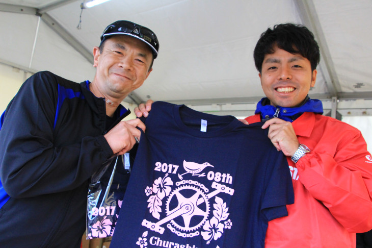 じゃんけんに勝てば大会オリジナルのTシャツゲット!