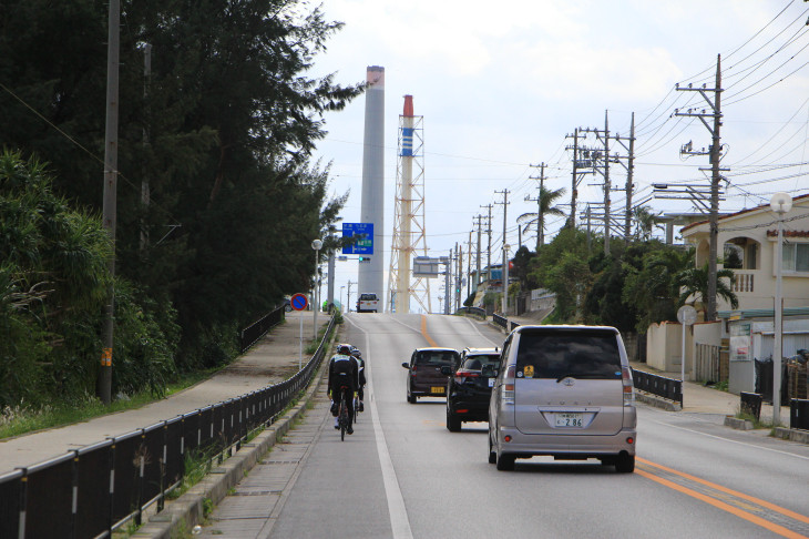 一瞬、海中道路が見えてきたのかと勘違いしました