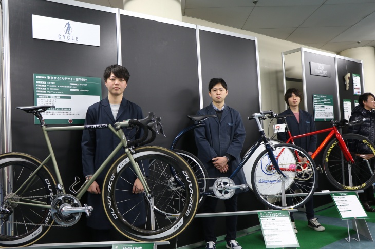東京サイクルデザイン専門学校の現役生もバイクを展示