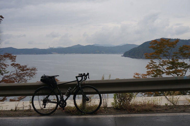 雄勝から女川までの国道398号(ブルーライン)もアップダウンが続きますが、風光明媚な景色に癒されます