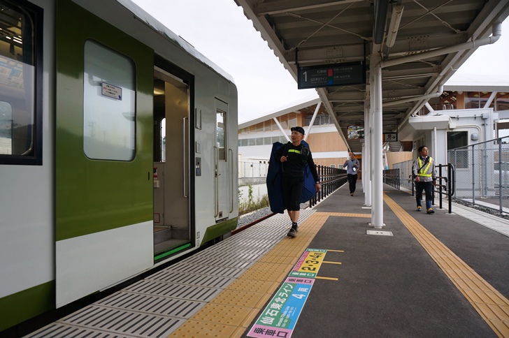 女川駅は1面1線で終着駅な趣きがありました。ひと風呂浴びてさっぱりしたら、JR石巻線のディーゼルカーに乗り込みます