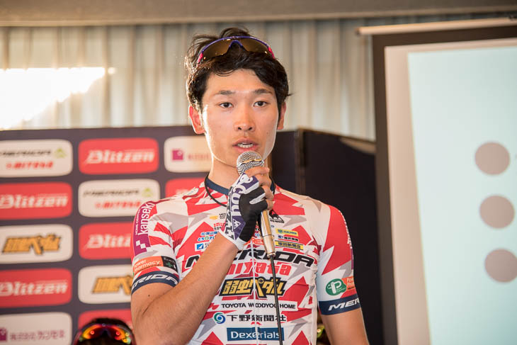 UCIレースで成績を残してこそ強い選手・チームであると話す雨澤毅明