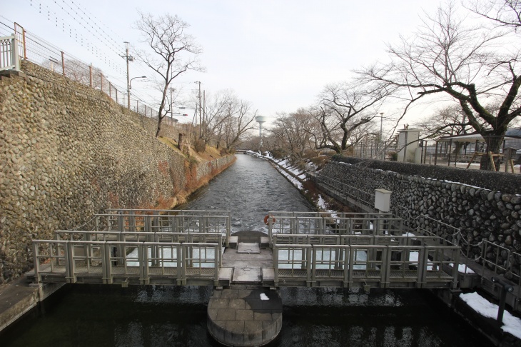 この第2水門から第3水門までは水量が多い