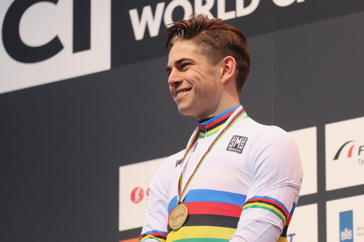 2018年シクロクロス世界選手権でアルカンシエルを獲得したワウト・ファンアールト（ベルギー）