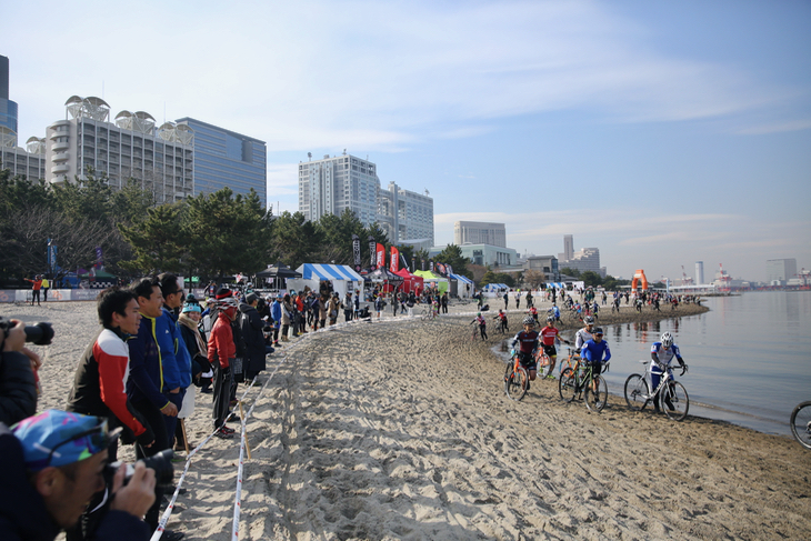 お台場海浜公園特設コースで開催される「チャンピオンシステム×弱虫ペダル シクロクロス東京」