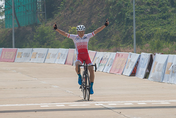 男子ジュニアロードレース 優勝した日野泰静(松山城南高校)