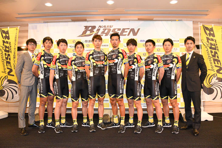 2018年仕様のジャージを着て勢揃いした那須ブラーゼンのメンバー