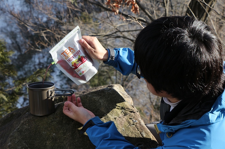 注ぎ口が付いているので、コップに入れるのも便利なのだ