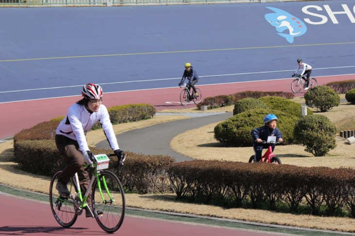 平塚競輪場のバンクが試乗コースになる湘南バイシクルフェス