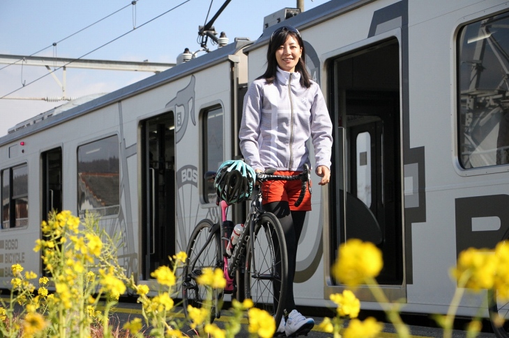 南房総、JR和田浦駅は2月の段階ですでに春の陽気