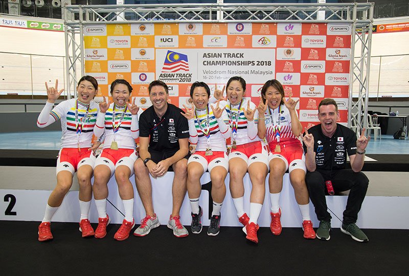 エリート女子チームパーシュートで金メダルを獲得した日本チーム