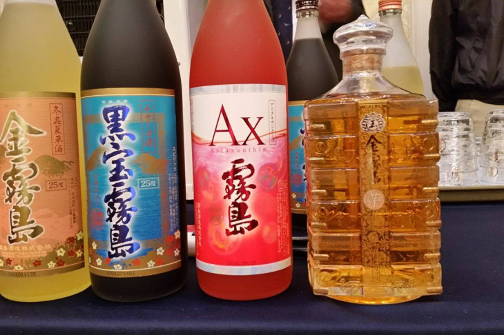 前夜祭では地酒の数々が