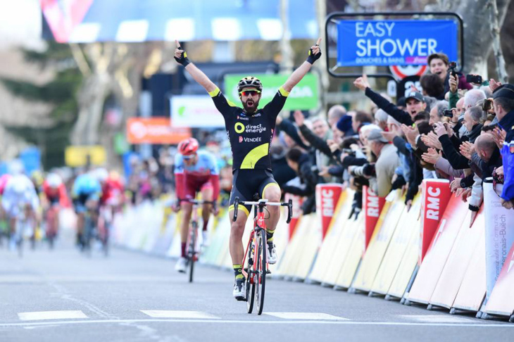 集団を振り切って勝利したジェローム・クザン(フランス、ディレクトエネルジー)