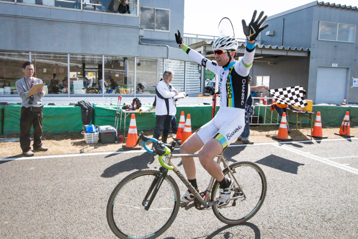 優勝とC1の東北シリーズチャンピオンを決めた佐藤利英（TEAM CHAINRING）