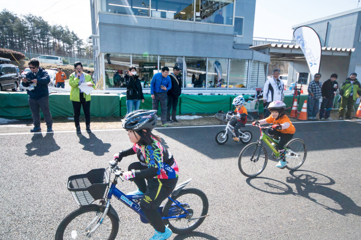 キッズに続き未就学児カテゴリーもレースが行われた