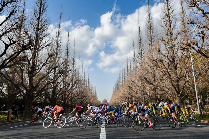 神宮外苑でJプロツアーのレースが初開催される（写真は明治神宮外苑大学クリテリウム）