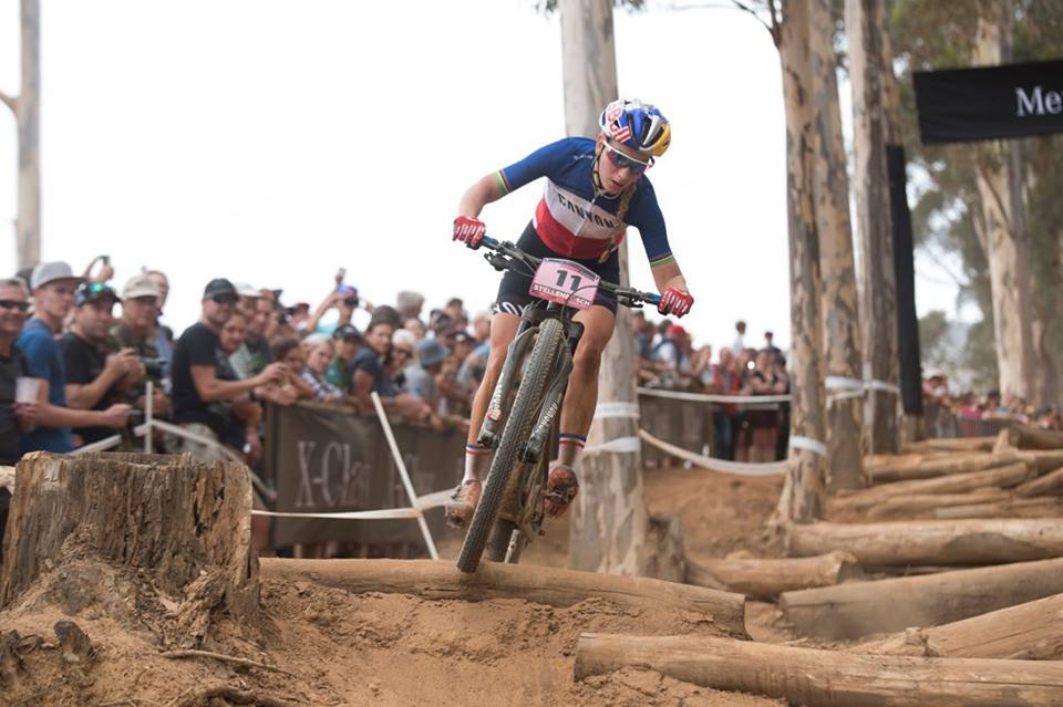 中盤に独走したポーリーヌ・フェランプレヴォ(フランス、キャニオンファクトリーレーシングXC)