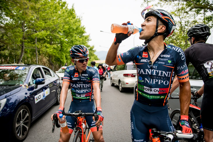 スプリントの連携がうまくいかなかった中根英登と小林海(NIPPO・ヴィーニファンティーニ・エウロパオヴィーニ)