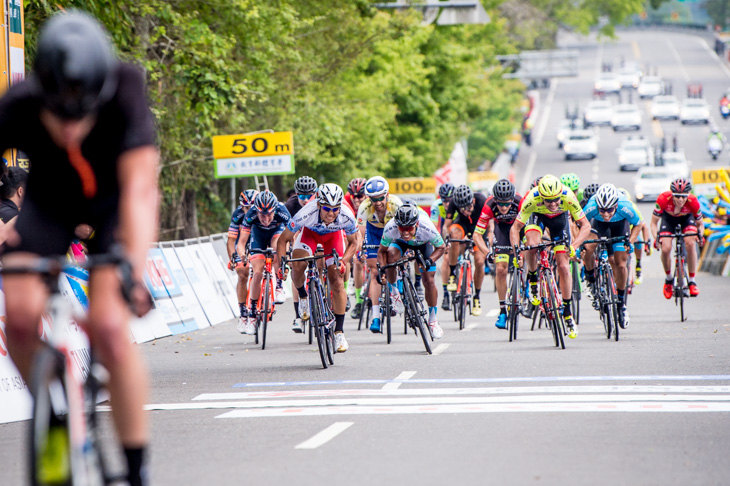 メイン集団のスプリントを制し、区間3位に入った新城幸也(日本ナショナルチーム)