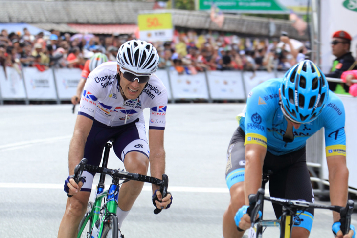 ステージ6位でフィニッシュするトマ・ルバ（フランス、キナンサイクリングチーム）