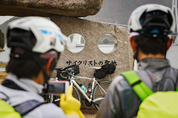 しまなみ海道『サイクリストの聖地』記念碑にて