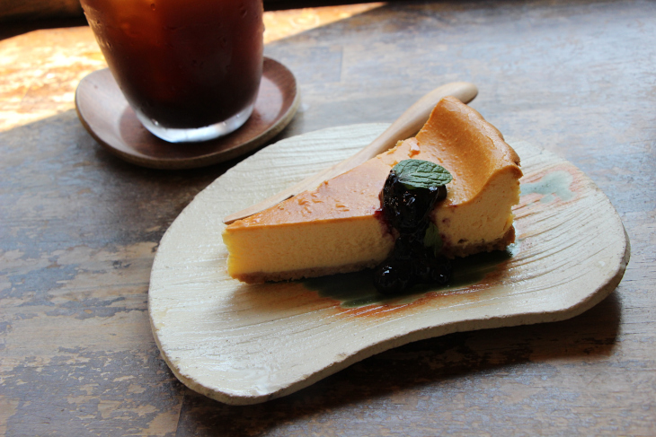 こだわりの卵を使用したチーズケーキは味にコクが有りとても美味!