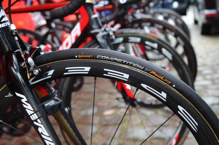 ホイールはフルクラムのSPEED 40で、コンチネンタルのCOMPETITION PRO LTD RBX(25mm)を装着する