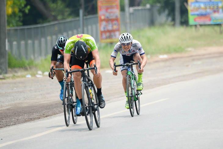 第3ステージ　2回目の中間スプリント　中島康晴（キナンサイクリングチーム）が4位通過