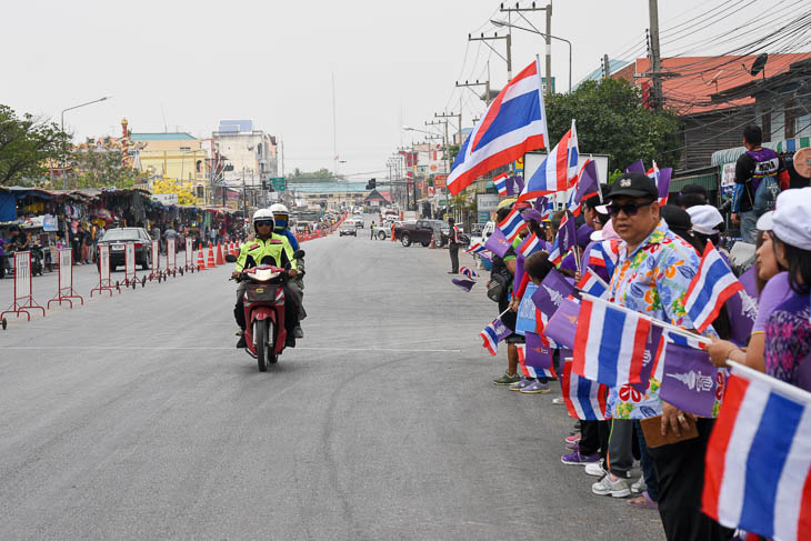 第4ステージ　沿道には今日もタイ国旗が並ぶ
