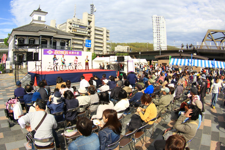 甲府駅北口で行われたステージイベント　東京オリンピックロードレースで山梨がコースになることなどが語られた