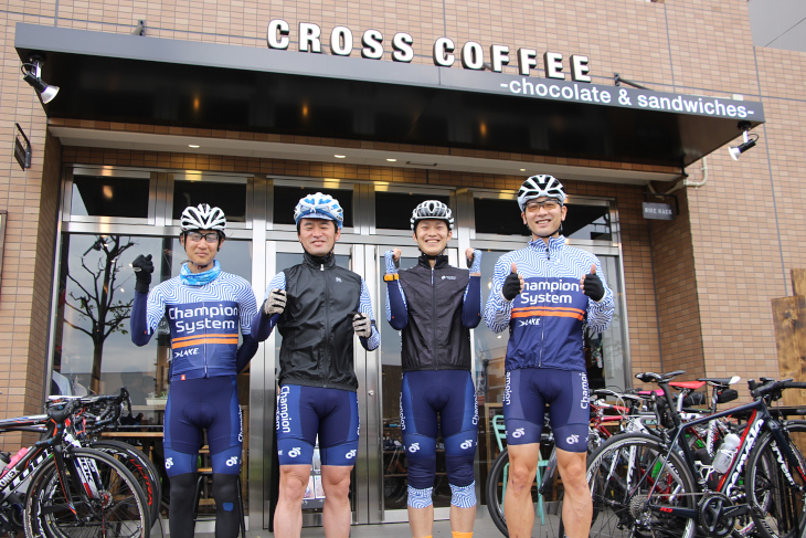 4人以上のチームでCROSS COFFEEに集合しライドを楽しもう