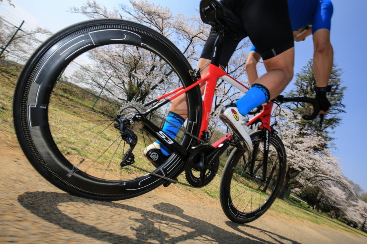 「60mmというリムハイト以上の空力性能を感じる」坂本聡（スポーツサイクル サカモト）