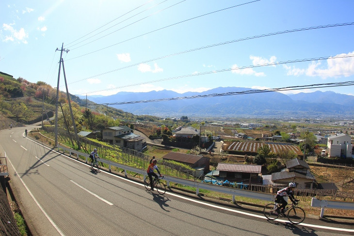 ラストの区間は甲府盆地を望む広域農道　本当にいい景色で全然飽きがこない素敵なロケーション