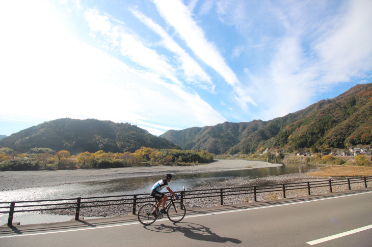 日本一水質に優れる流れとともに走る　高知仁淀ブルーライド