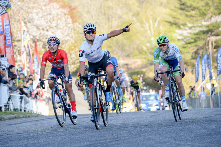 第5戦で今季初勝利をあげた窪木一茂（チームブリヂストンサイクリング）が優勝